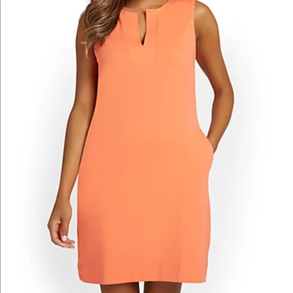 V-split neck dress, with pockets